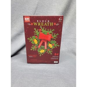 Block Tech Christmas Wreath‎